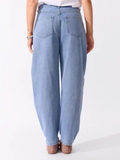 Estelle barrel jeans